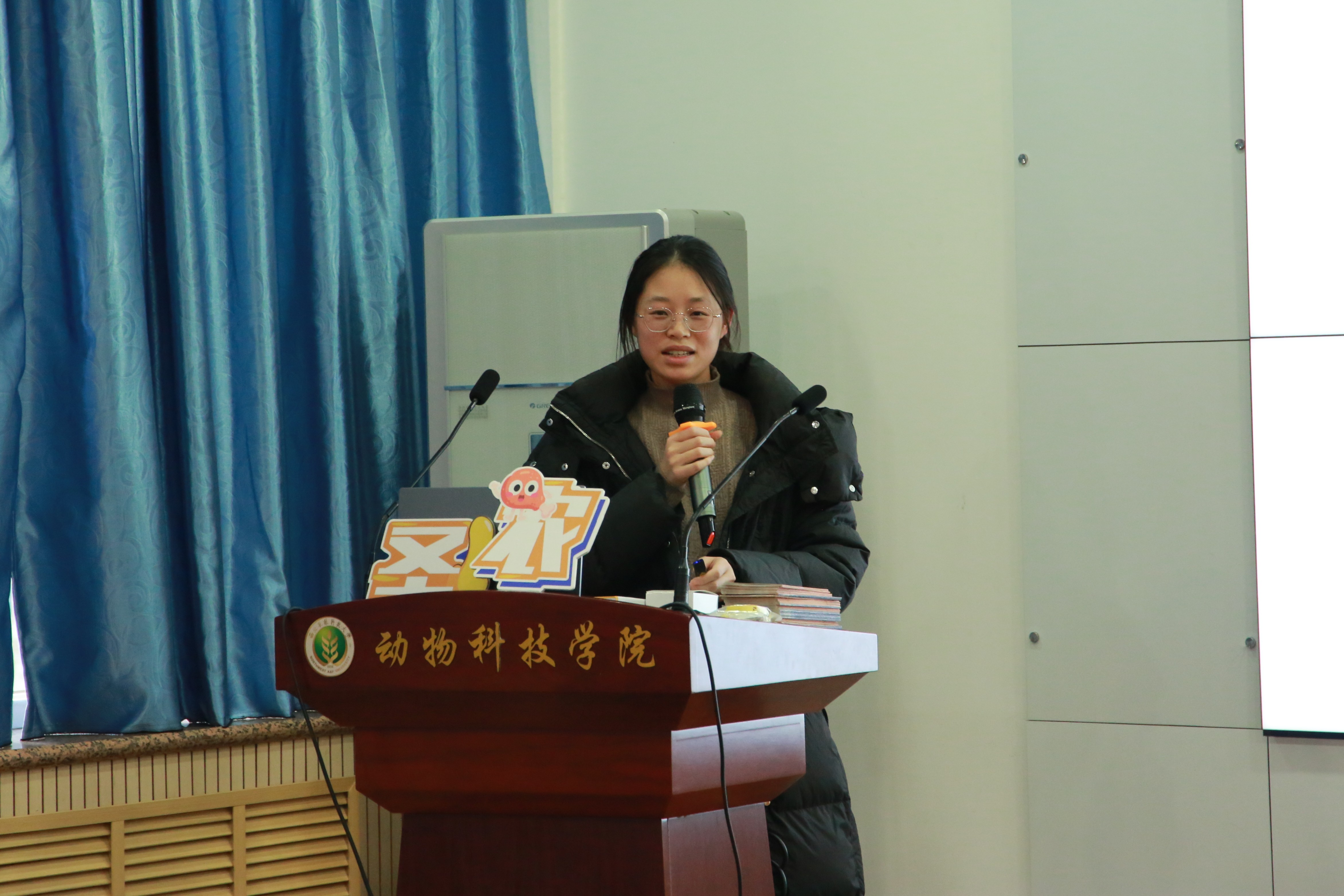 徐静雅.JPG