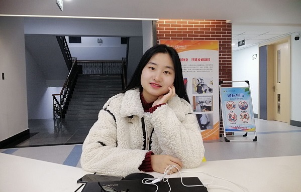 c9f5868ab5d24a77873da2319778d258.jpg 王鸾金生活照.jpg