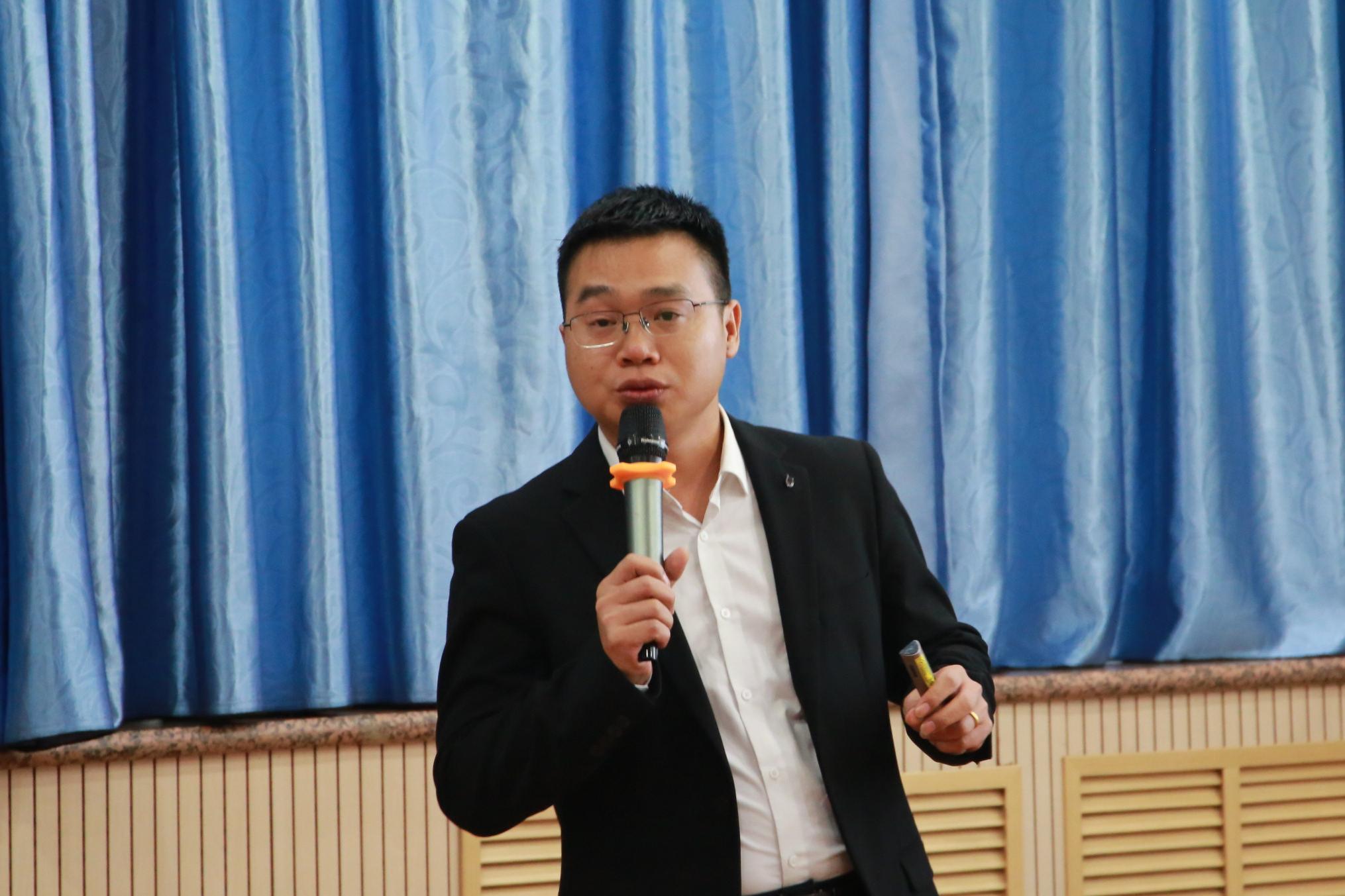 人力资源中心招聘经理 李大皆介绍公司基本情况 (2).JPG